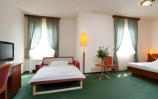 Gastland M0 Hotel & Restaurant & Conference Center