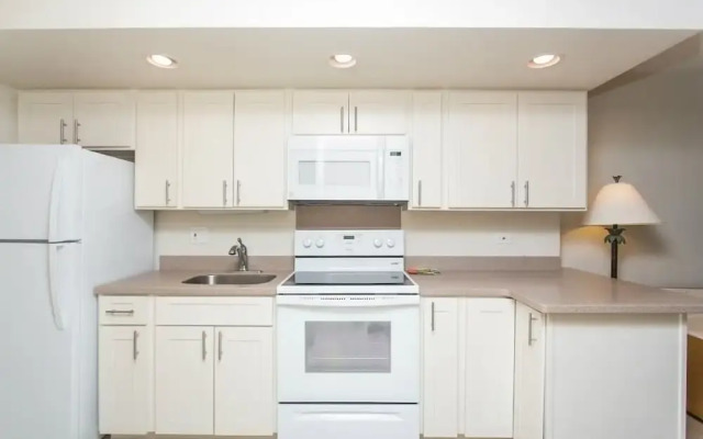 Ilikai Marina Studio City View Condos with Fully Equipped Kitchens & Free Wifi