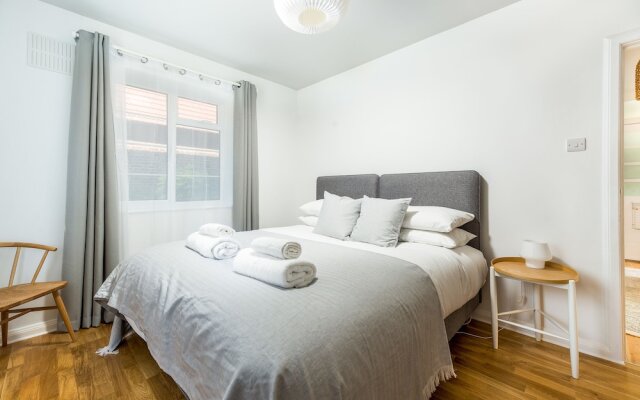 Sensational Southfields Home by King George's Park