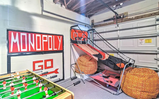 Family-friendly Clearwater Home w/ Game Room!