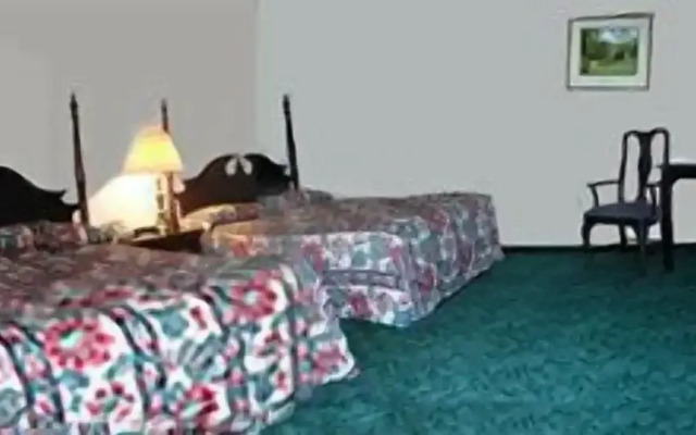 Sunday House Inn and Suites