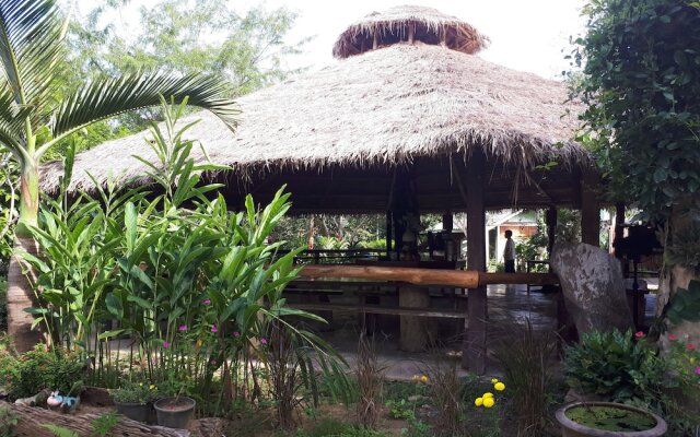 Baan Suansabaijai Resort