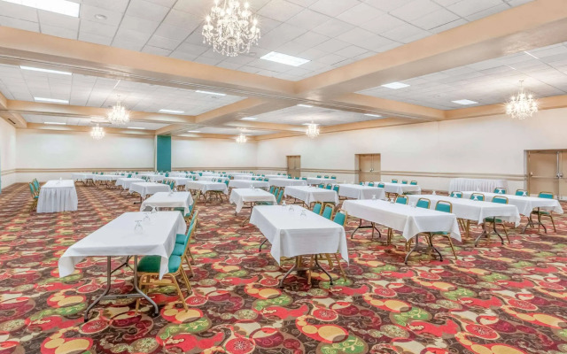 Ramada Hotel & Conference Center by Wyndham Grayling