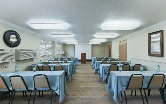 Oxford Inn & Suites Lancaster