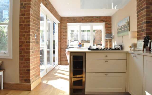 Stunning 3 Bedroom Garden Flat in Maida Vale