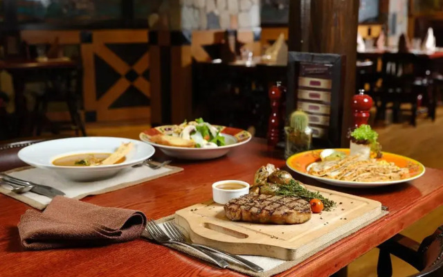 Holiday Inn Suites Kuwait Salmiya