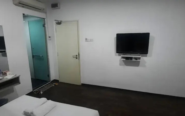 OYO 90724 Rg Hotel