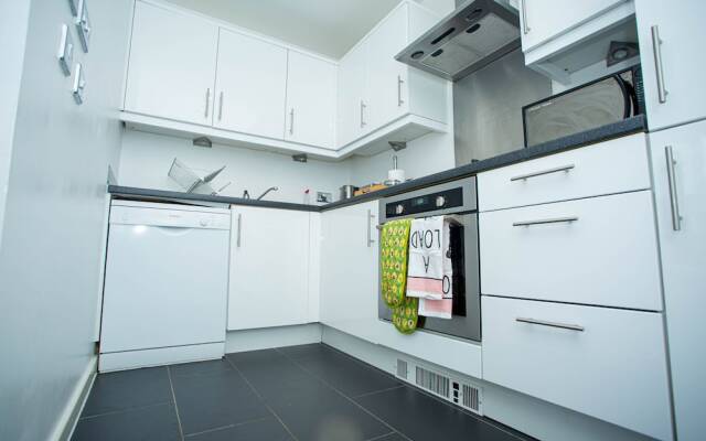 Chelsea Suites Central Milton Keynes - Sleeps 4