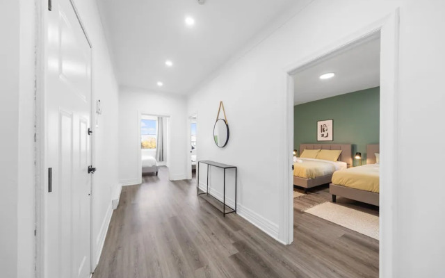 Spacious Renovated Apartment Sleeps 12