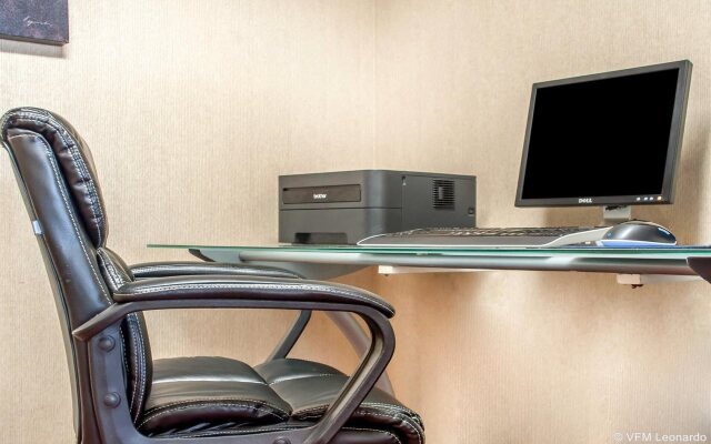 Clarion Hotel Buffalo Airport