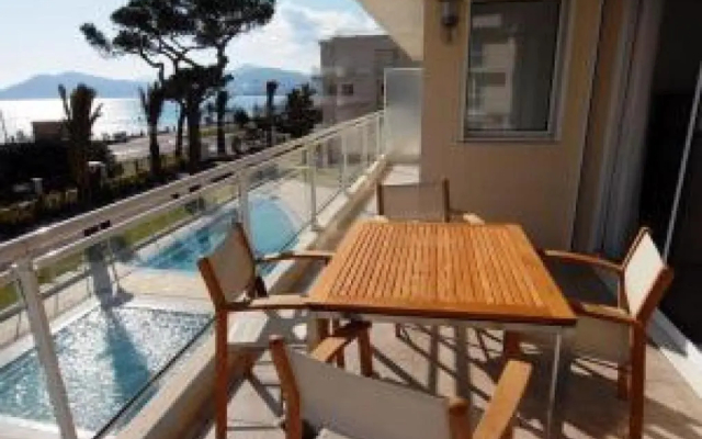 Stunning 2 Bed, 2 Bath Apt on the Cannes sea front has swimming pool and is a secure modern building 464 - Apartment in Cannes - Photo 5