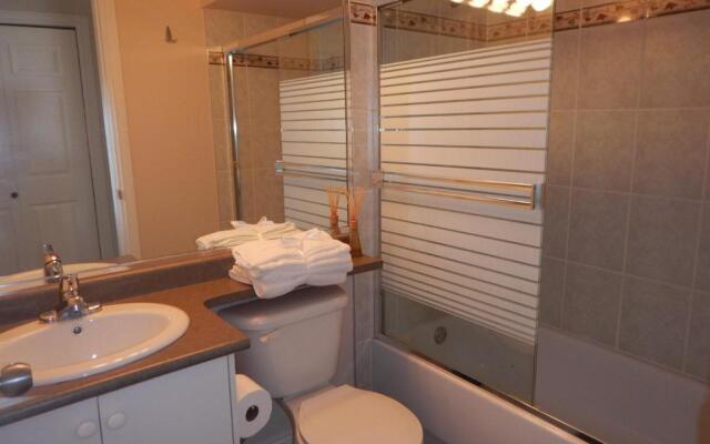 Clean Quiet Comfortable suite; Coquitlam Center