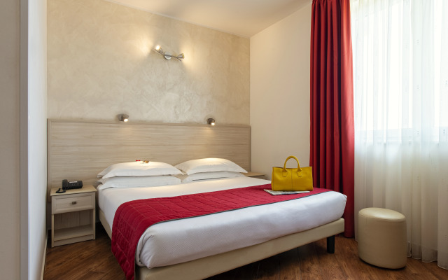 Simon Hotel