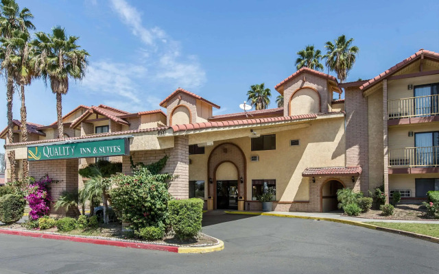 Quality Inn & Suites Bakersfield