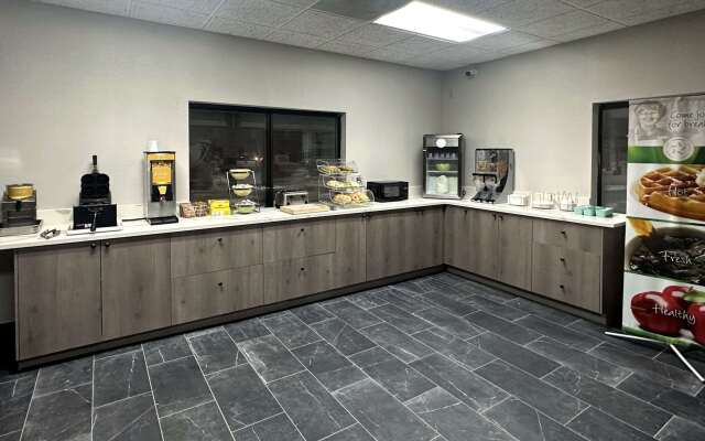 Quality Suites Near West Acres