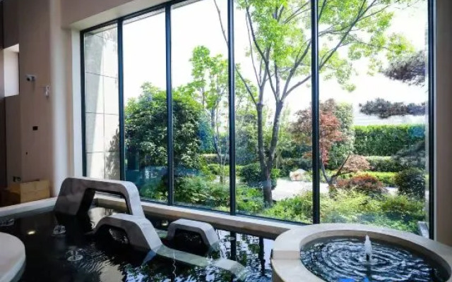 Changxia Longju Hotel