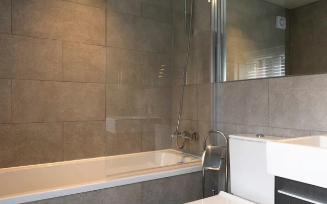 Modern Luxury Apartment In The Heart of Henley