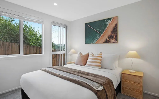 Coastal Living Retreat close to Beaches
