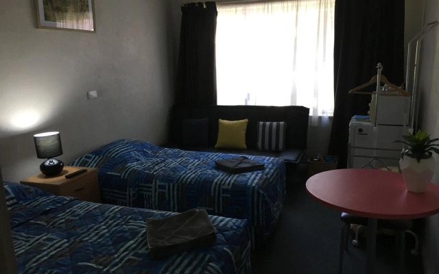 Hello Adelaide Motel and Apartments