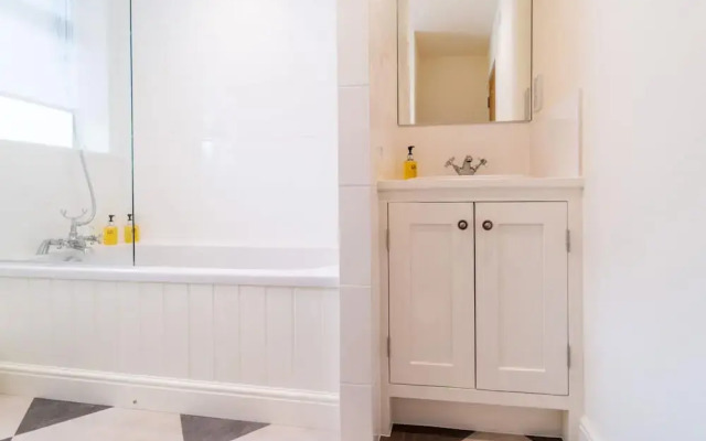 Stylish Spacious 1 bed Apartment - Downtown
