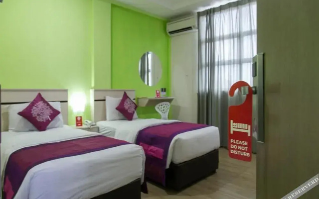 OYO 195 Merlin Hotel