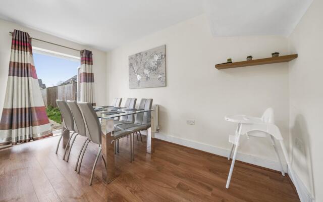 London Heathrow Living Holywell Service House A