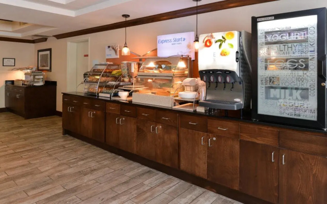 Holiday Inn Express Hotel & Suites River Park by IHG