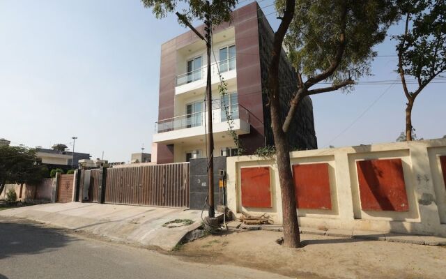 OYO 11872 Heaven Inn