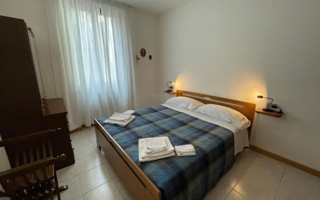 Cozy apartment with private parking on Domaso's lakeside - Larihome A09