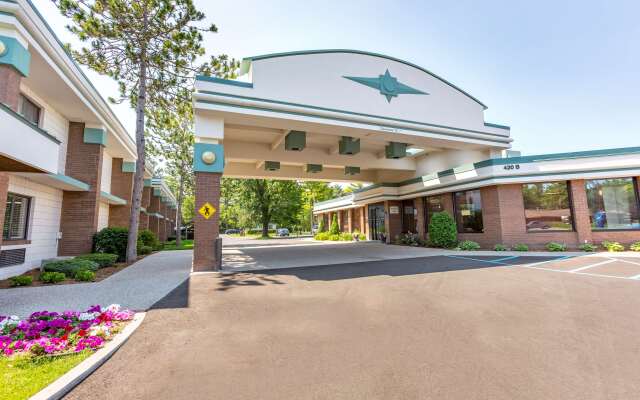 Country Inn & Suites by Radisson, Traverse City, MI