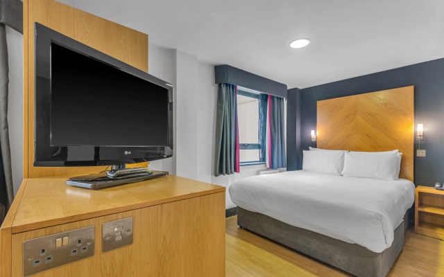 Roomzzz Leeds City West