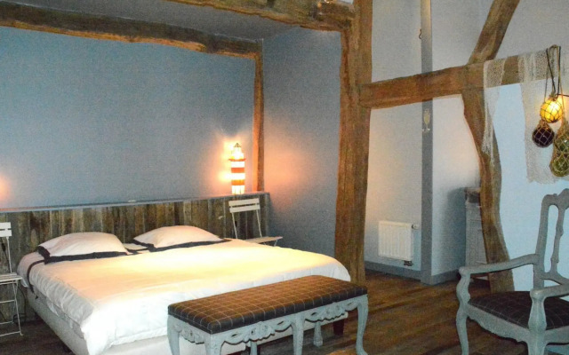 Charming Holiday Home In Bièvre With Sauna