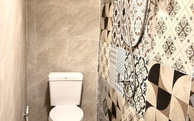 24 Poshtel Salaya