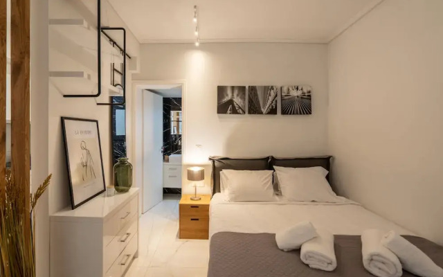 Kolonaki Chic Minimalist Studio-Athens