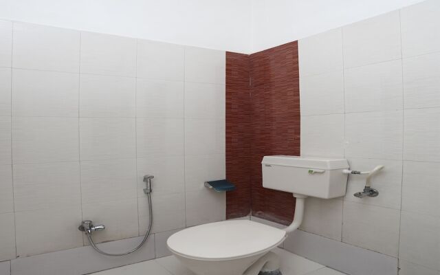 OYO 11937 Hotel Meedo