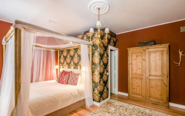 LUXa Charm House