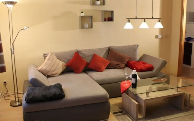 2 am Lustgarten Modern Retreat