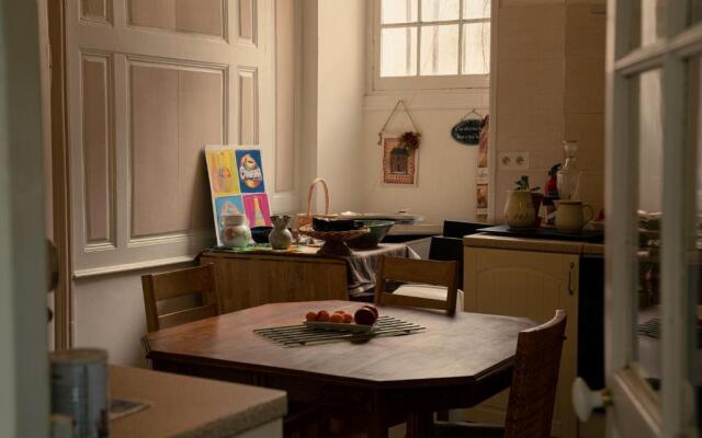 Escapade Place Voltaire