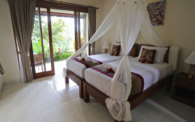 Tini Villa