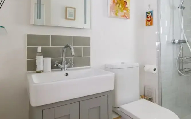 Pretty Coastal Home in Bosham Close to Water