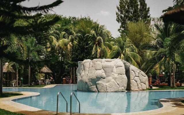 Emerald Manor Hotel