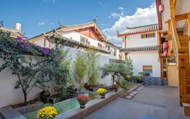 Tea-fragrant wooden hostel