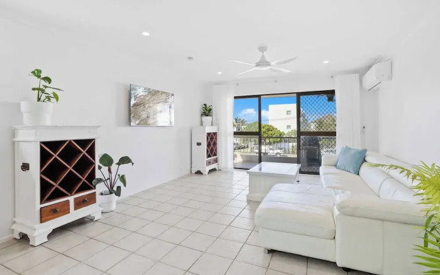 Little Palms by Burleigh Letting Co