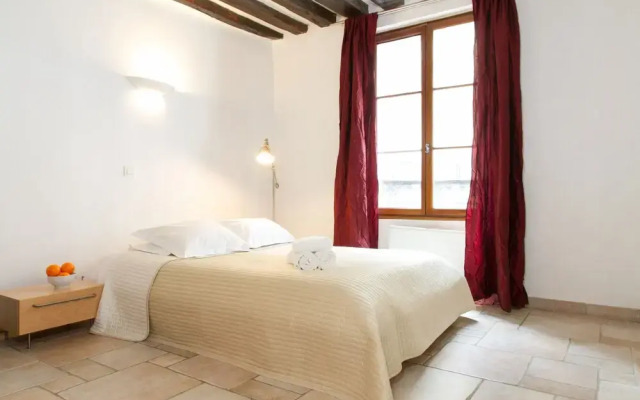 Louvre - Saint Honore Private Apartment