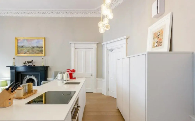 Luxurious Bathroom in a Central Georgian Apartment
