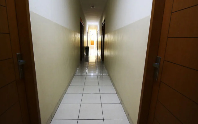 ZEN Rooms Near Airport Wastukencana