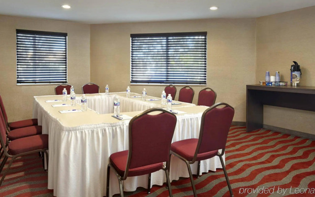 Holiday Inn Express Hotel Naples Downtown - 5th Avenue