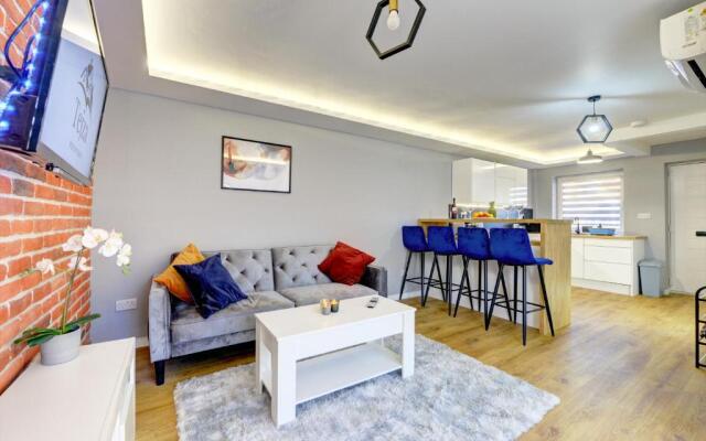 Modern 2BR House & Private Parking & Kid-friendly