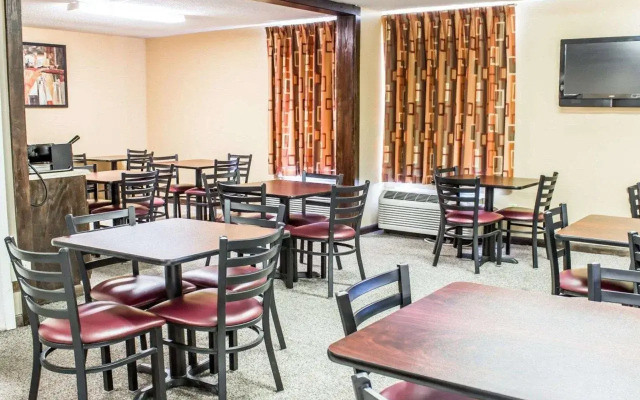 Econo Lodge Burlington I-40