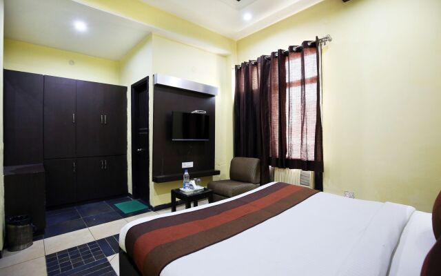 Hotel Aaditya Majha Continental by OYO Rooms